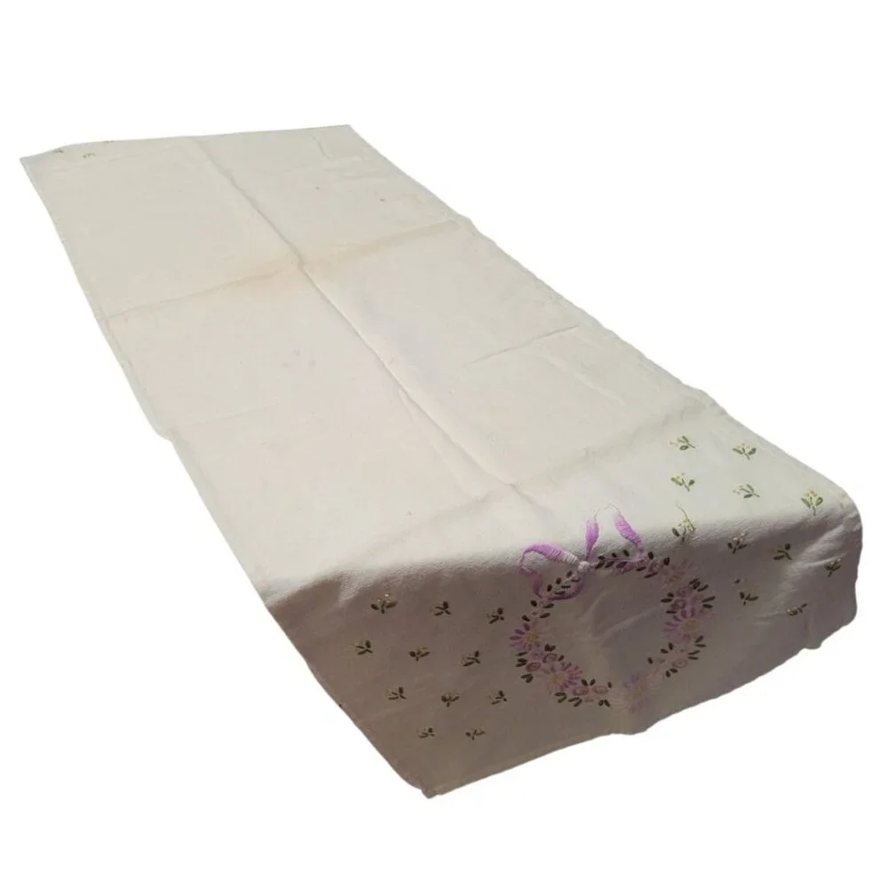 Embroidered Table Runner Small Vintage Linen‎ Handmade Wreath Flowers